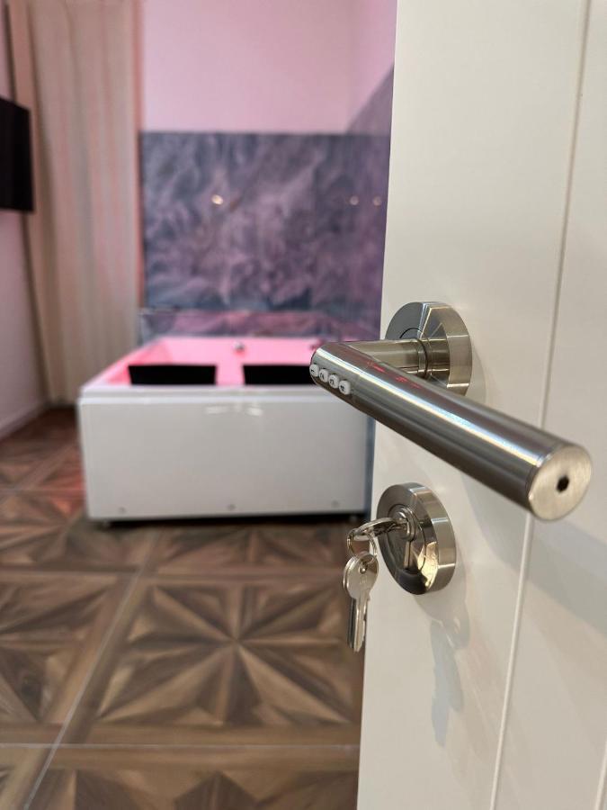 San Ferdinando Suite Room Наполи Екстериор снимка