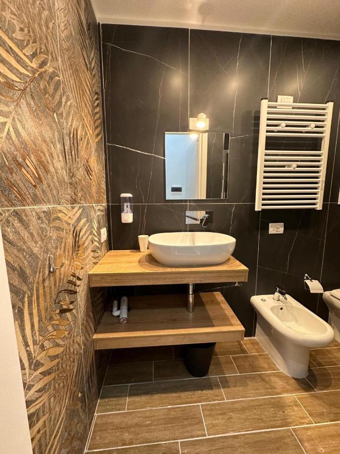 San Ferdinando Suite Room Наполи Екстериор снимка